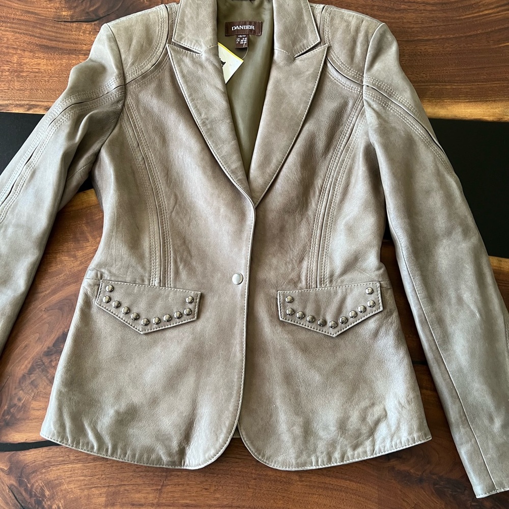 DANIER Blazer - Soft leather taupe, grommets, snap.